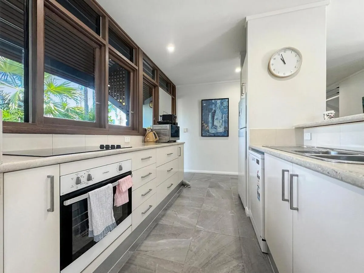 Wongalinga Beachfront Apt 3 Mission Beach Apartment