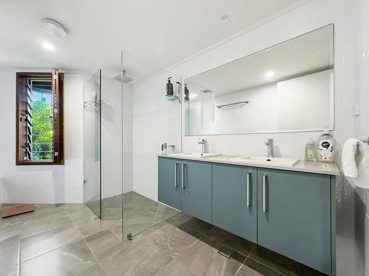 Wongalinga Beachfront Apt 3 Mission Beach Apartment
